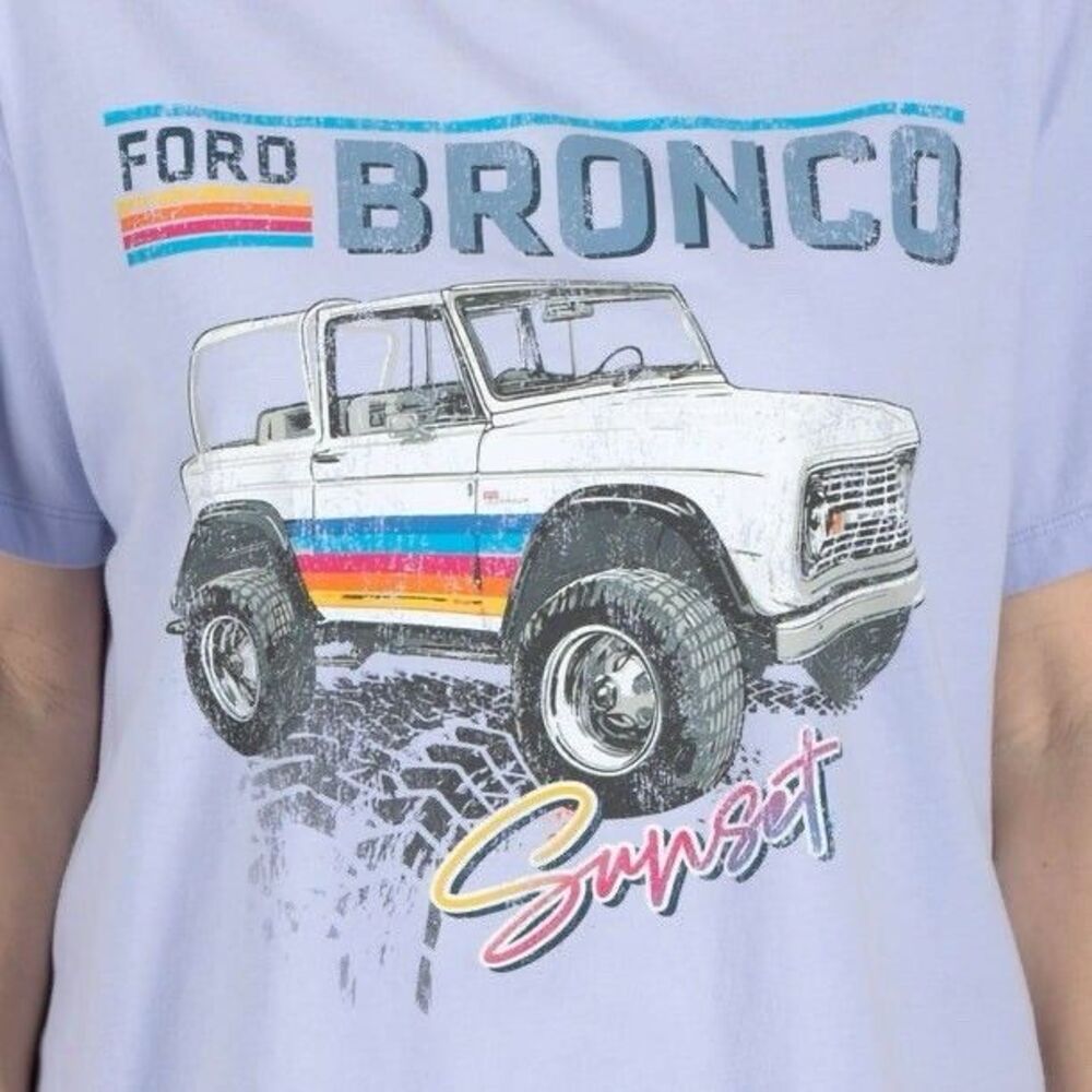 Licensed Women's Relaxed Fit Vehicles Graphic Short Sleeve Tee Size L - Picture 8 of 11